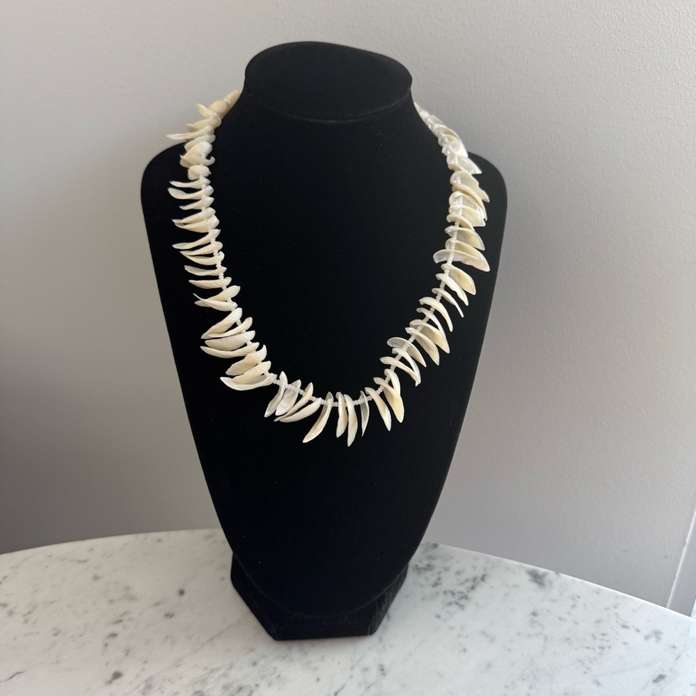 Shell and beads edgy necklace